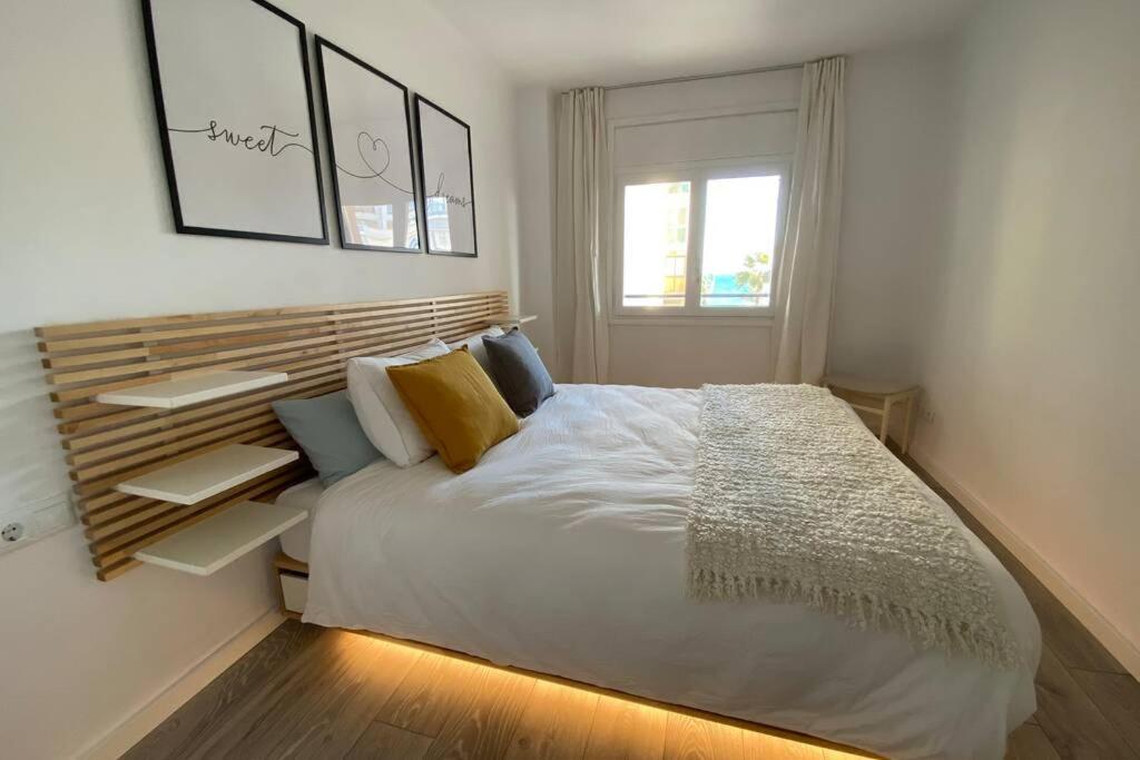 Amplio Apartamento Seaview Apartment ซาลอว์ ภายนอก รูปภาพ
