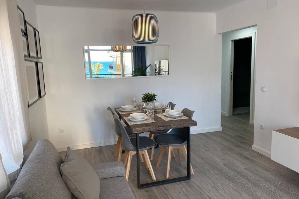 Amplio Apartamento Seaview Apartment ซาลอว์ ภายนอก รูปภาพ