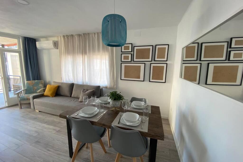 Amplio Apartamento Seaview Apartment ซาลอว์ ภายนอก รูปภาพ