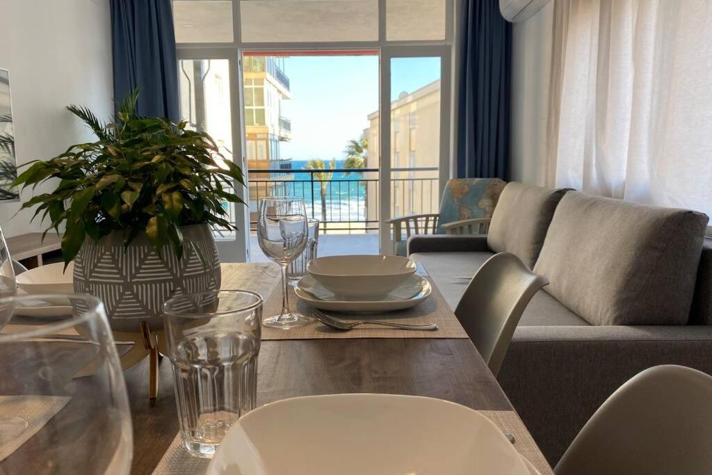 Amplio Apartamento Seaview Apartment ซาลอว์ ภายนอก รูปภาพ