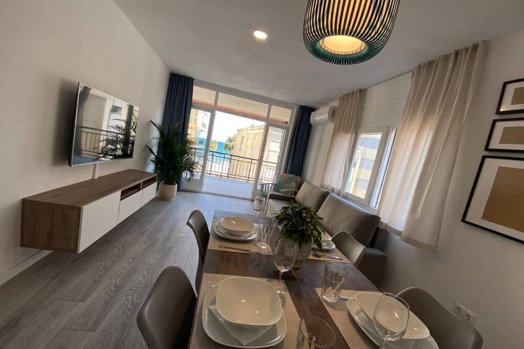 Amplio Apartamento Seaview Apartment ซาลอว์ ภายนอก รูปภาพ